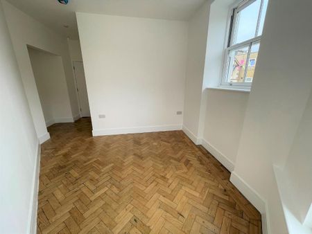 3 bedroom flat to rent - Photo 2