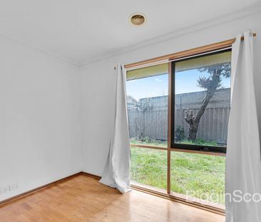Family Living in Prime Keysborough Location - Photo 2