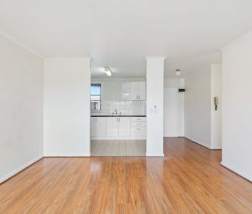 NEAT AND TIDY! - Photo 4