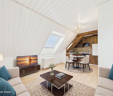 Charmante 2.5-Zimmer-Dachwohnung mit viel Licht und Aussicht - Photo 3