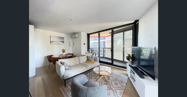 Stunning High-Rise 2Bed 2Bath | Panoramic Views | Prime Melbourne CBD Location - Photo 1