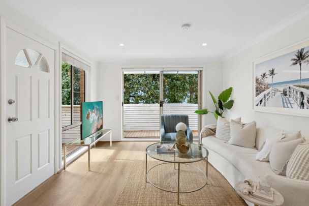 Townhouse living with alfresco appeal - Garden maintenance included - Photo 1