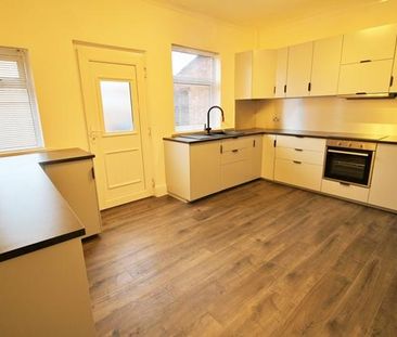 2 bedroom end of terrace house to rent - Photo 6