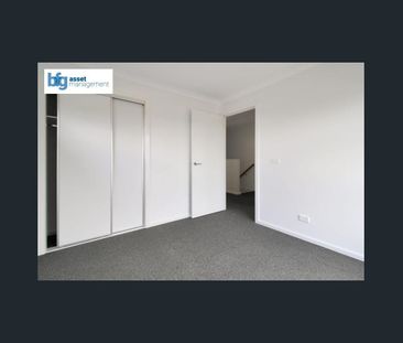 Modern & Spacious 3 Bedroom Townhouse - Photo 1