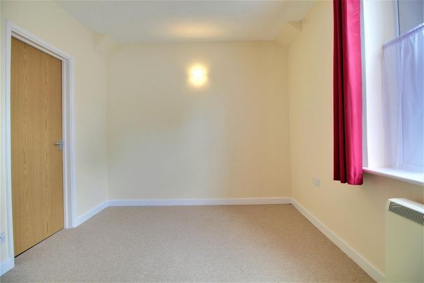 Gable End, Victoria Road, Aldershot, GU11 - Photo 1