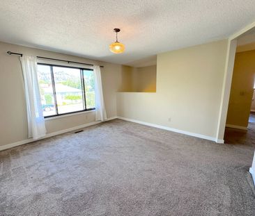 Dec.1st: Central – 3 bed, 2 bath main top floor suite - Photo 2