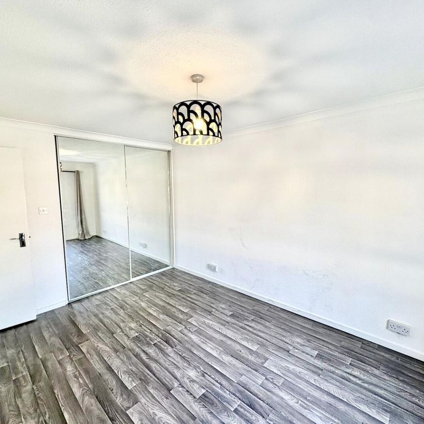 3 bedroom House To Let Total Size: 1066 SQ FT - Photo 1