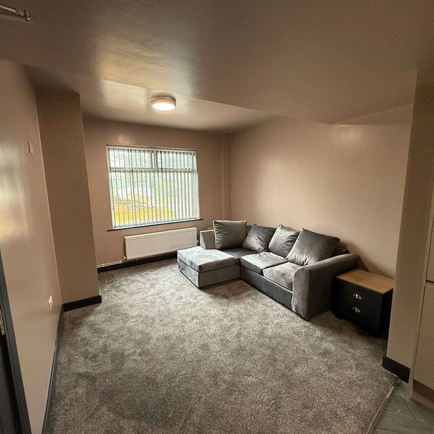 5 bedroom house share fully renovated Room 2 - Photo 1