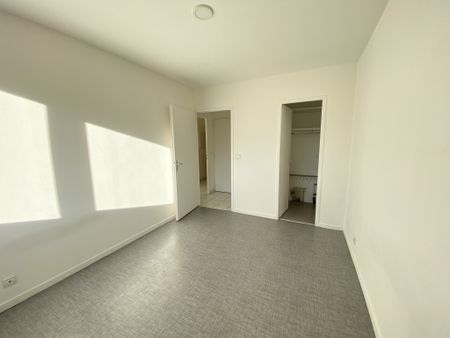 Location Appartement 2 pièces 50m² SALLANCHES 74700 - Photo 5