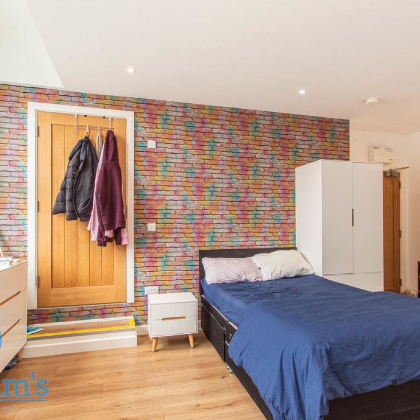 Studio for Rent - Photo 1