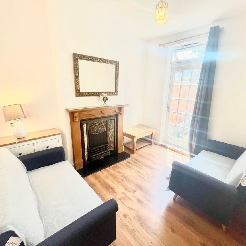 5 Bed Terraced House, Graveney Road, SW17 - Photo 1