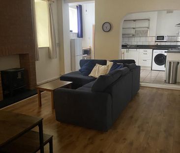 2 bedroom ground floor flat to rent - Photo 5