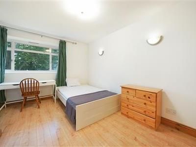 Churchill Gardens, SW1V - Photo 2