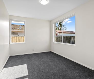 Modernized 3 Bedroom Family Home - Photo 4