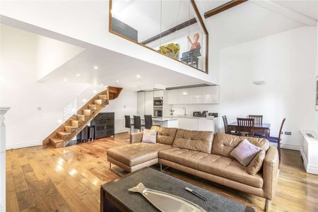 Stunning two bedroom apartment in a charming period building with gated access, off-street parking and communal gardens. - Photo 2