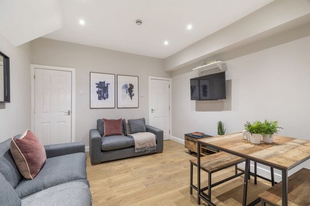 6 Bed Terraced House, Hartley Grove, LS6 - Photo 1