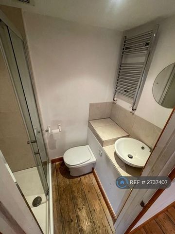 3 bedroom terraced house to rent - Photo 5