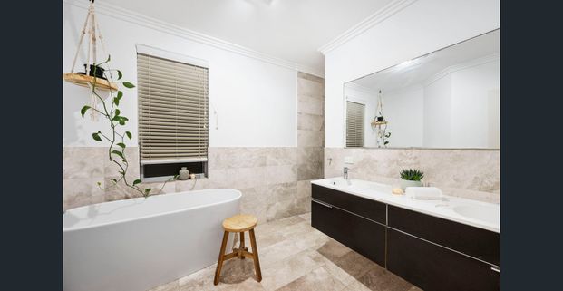 Welcome to Coastal Elegance in Iluka! - Photo 1