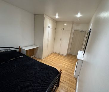 Room in a Shared Flat, Portobello Road, W11 - Photo 2