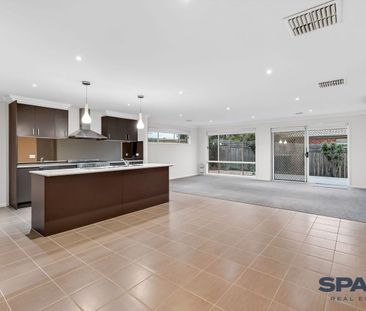 Spacious Family Home in a Prime Location - Photo 6