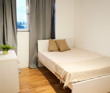 Room in a Shared Flat, Watford Close, SW11 - Photo 4