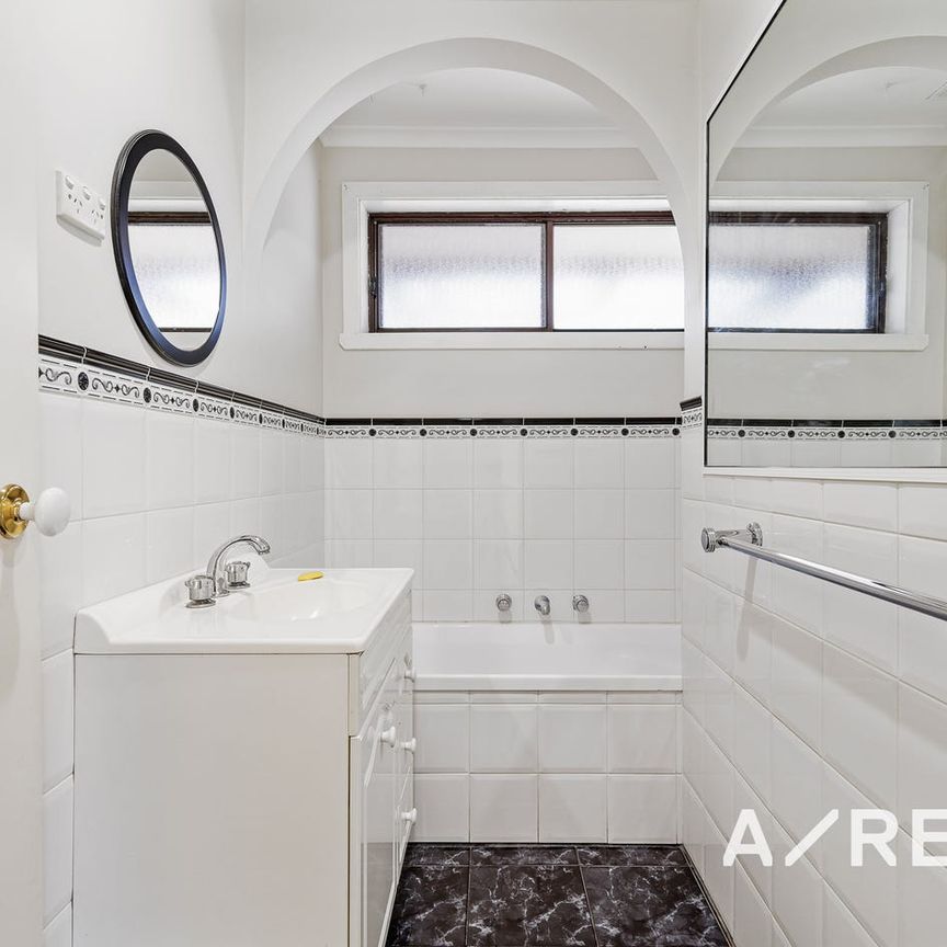 Comfortable & Convenient Living – 3 Bedrooms, Great Location - Photo 1