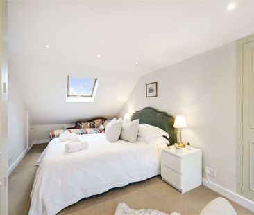 SHORT LET A beautifully finished split-level maisonette on a quiet ... - Photo 2