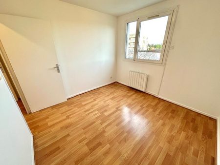 Location Appartement 5 pièces 112m² BRON 69500 - Photo 4