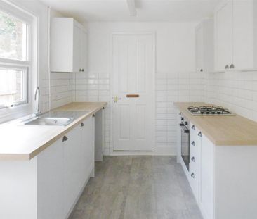 3 bedroom end of terrace house to rent - Photo 6