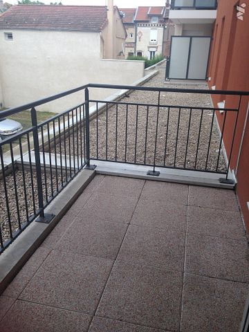 GIVORS - T2 – 1ER ÉTAGE – 44.98 m² + terrasse 5 m2 + 1 stationnement privatif - Photo 3