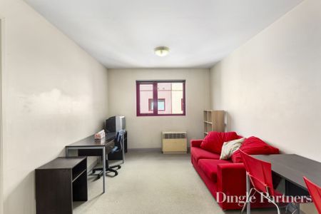 CENTRAL LEAFY CARLTON LOCATION! - Photo 2