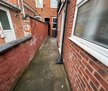 3 bedroom terraced house to rent - Photo 6