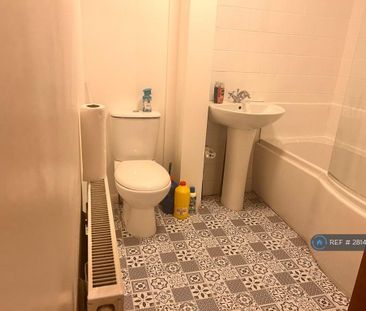 1 bedroom in a flat share to rent - Photo 5