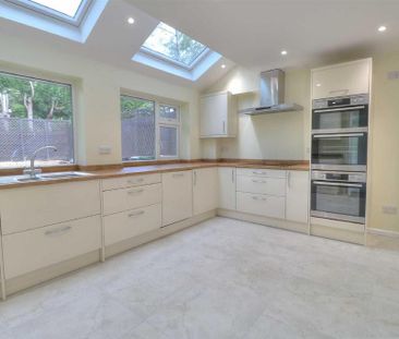 4 bedroom detached house to rent - Photo 6