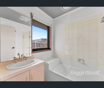 Family Living in Prime Keysborough Location - Photo 4