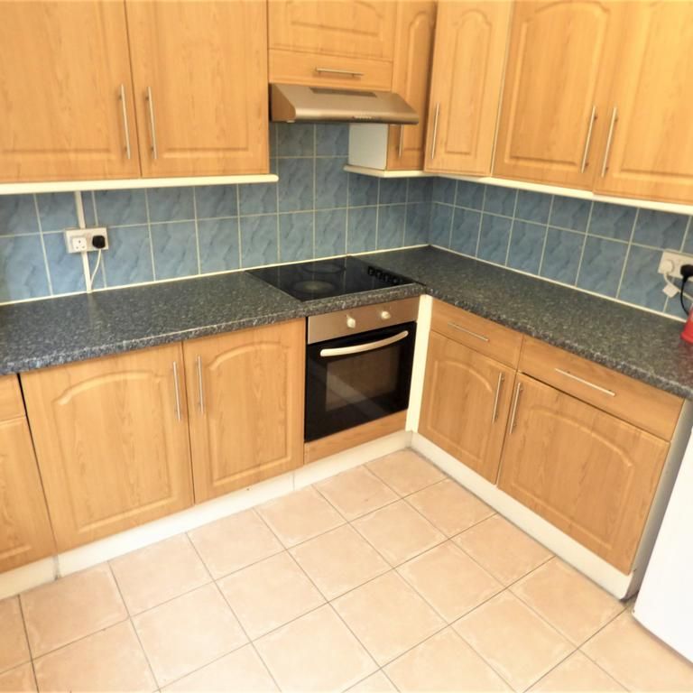 3 bedroom flat to rent - Photo 1