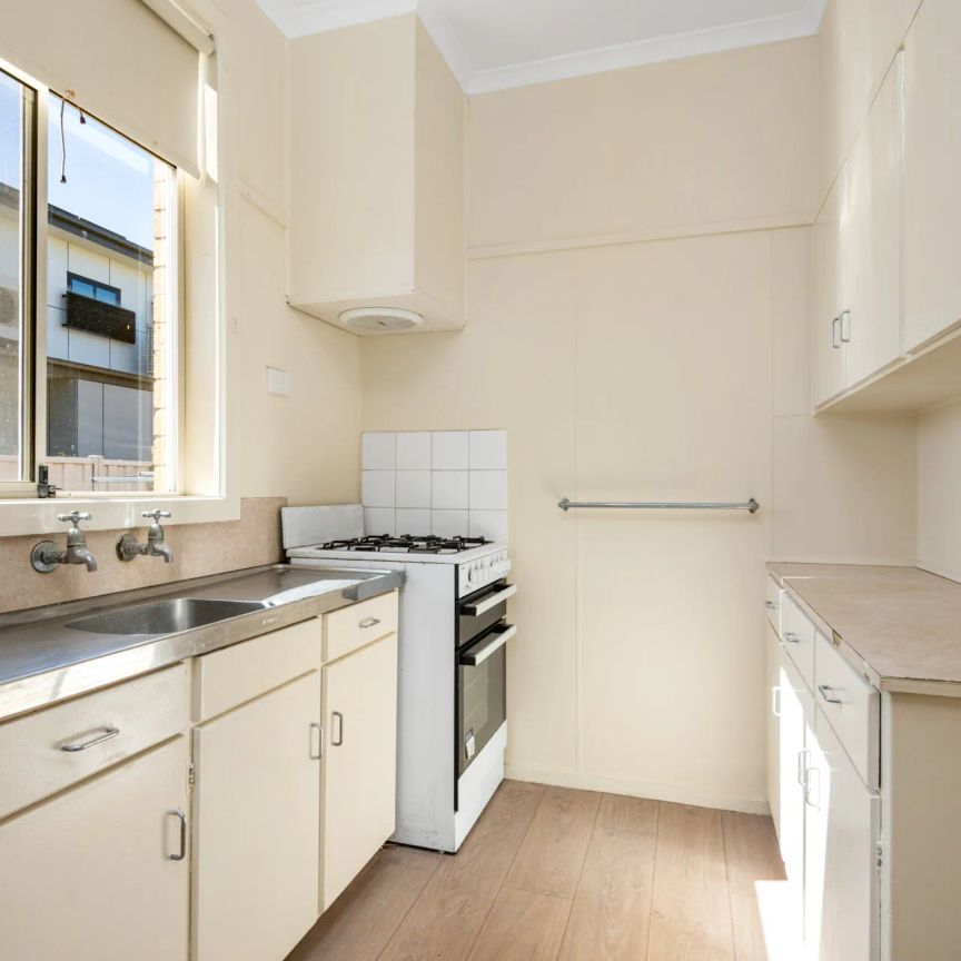 Loads of Natural Light - Photo 1