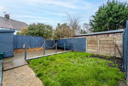 Available unfurnished now - Photo 2