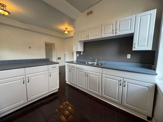 For Lease - 139 1/2 John Street Unit# 5, Hamilton, Ontario - Photo 1