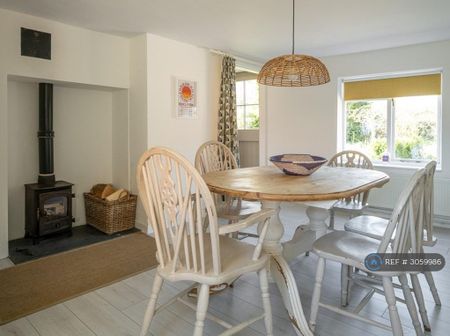 3 bedroom semi-detached house to rent - Photo 4