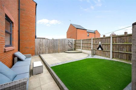 Beautifully presented three bedroom home with stylish open plan living, close to Chester city centre. - Photo 5