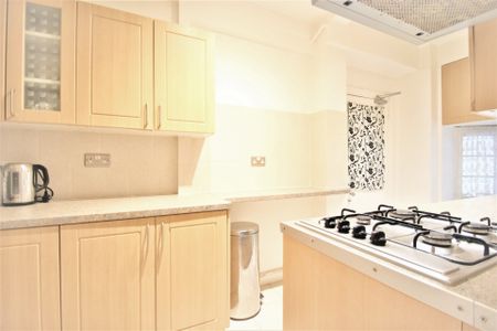 Latymer Court, Hammersmith Road, Hammersmith, London, W6 - Photo 2
