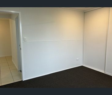 Cosy Unit Ready for Living - Photo 2