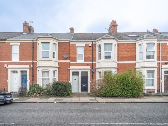 2 bedroom ground floor flat to rent - Photo 1