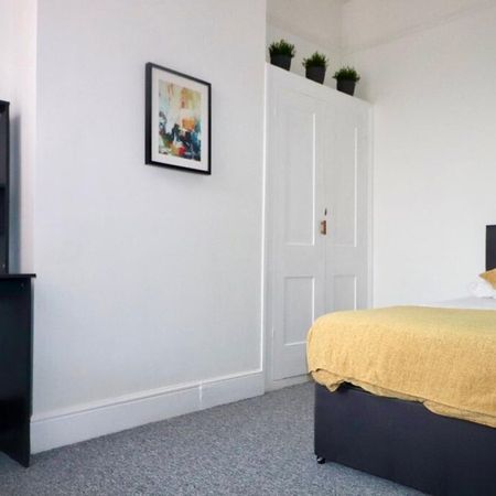 1 bedroom in a house share to rent - Photo 3