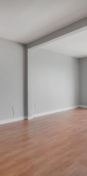 Beau Grand logement 5 ½ rénové, disponible 1er novembre, stationnement inclus, 1000pi2 + grand balcon, Duvernay - Photo 1