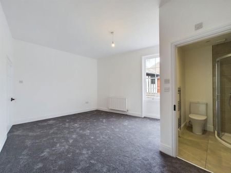 4 bedroom detached house to rent - Photo 2