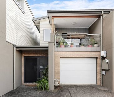 Inviting Entertainer + Walk-to-the-village Convenience - Photo 5