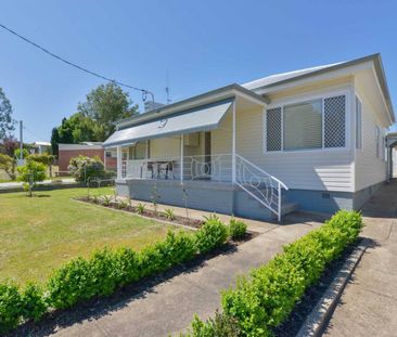 BEAUTIFUL FAMILY HOME IN NORTH TAMWORTH IN QUIET STREET - Photo 6