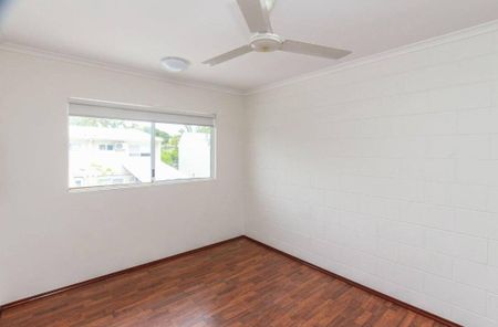Quaint townhouse close to beachfront - Photo 5
